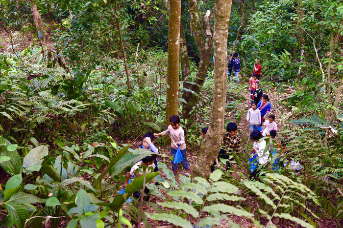 Đường lấy nước hàng ngày của các em. Ảnh: Phòng Giáo dục và Đào tạo Sìn Hồ Đường lấy nước hàng ngày của các em. Ảnh: Phòng Giáo dục và Đào tạo Sìn Hồ