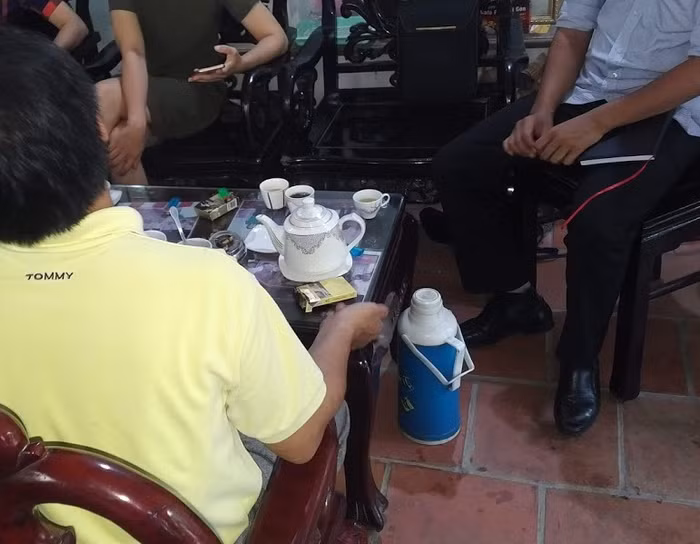 Nhiều vị phụ huynh mong muốn cơ quan chức năng xử lý triệt để sai phạm vừa xảy ra (Ảnh: LC)