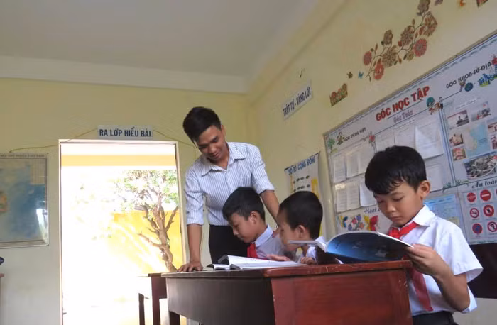 Thầy giáo Đồng Minh Hiệp, quê ở Diên Khánh (Khánh Hòa), sinh năm 1991 ở đảo Trường Sa lớn cũng đã gắn bó với đảo được 5 năm. Ảnh Duy Phong