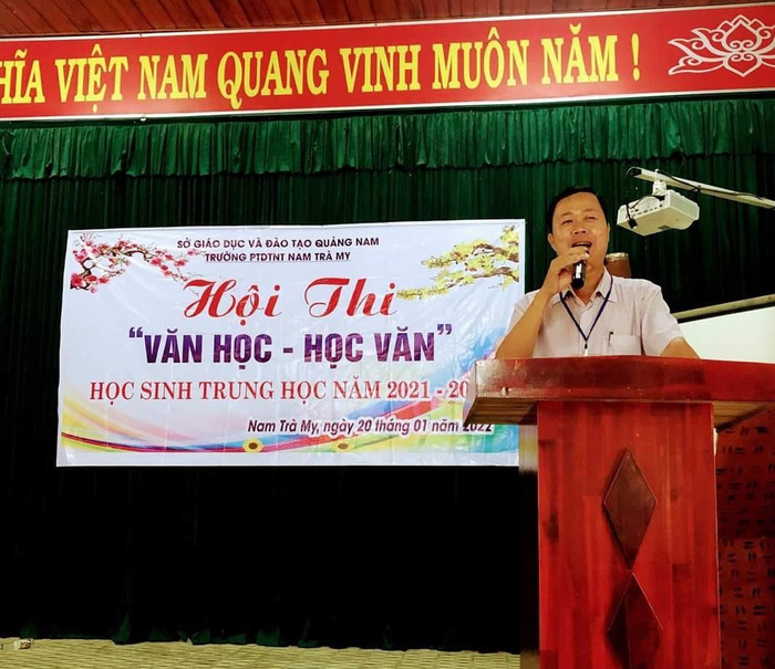 Thầy Bùi Ngọc Luận - Hiệu trưởng Trường Phổ thông dân tộc nội trú Nam Trà My, tỉnh Quảng Nam. (Ảnh: NVCC) Thầy Bùi Ngọc Luận - Hiệu trưởng Trường Phổ thông dân tộc nội trú Nam Trà My, tỉnh Quảng Nam. (Ảnh: NVCC)