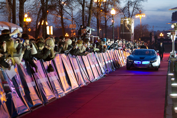 Chiếc siêu xe xuất hiện trong sự trầm trồ của những người dự sự kiện. Chiếc siêu xe xuất hiện trong sự trầm trồ của những người dự sự kiện.