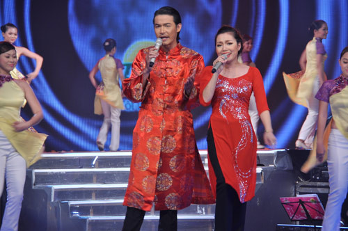 Ngọc Anh - Quách Ngọc Ngoan cũng bứt phá với liên khúc Lý ngựa ô. Ngọc Anh - Quách Ngọc Ngoan cũng bứt phá với liên khúc Lý ngựa ô.