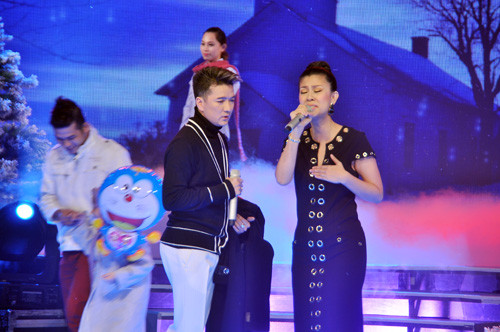 Kim Thư và Đàm Vĩnh Hưng hòa quyện trong Bài thánh ca buồn. Kim Thư và Đàm Vĩnh Hưng hòa quyện trong Bài thánh ca buồn.