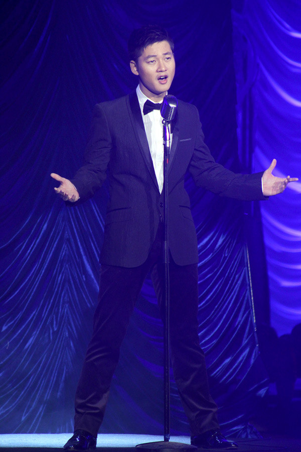 Đức Tuấn được chọn để thể hiện ca khúc chủ đề trong chương trình "Bài ca dao mùa đông" (Dương Thụ). Đức Tuấn được chọn để thể hiện ca khúc chủ đề trong chương trình "Bài ca dao mùa đông" (Dương Thụ).