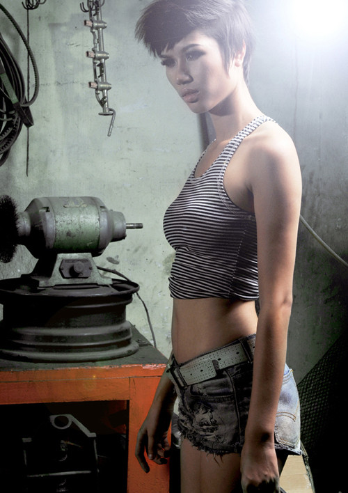 Một trong những điều tâm đắc của Trang Lạ là mái tóc độc đáo, không giống ai. Một trong những điều tâm đắc của Trang Lạ là mái tóc độc đáo, không giống ai.