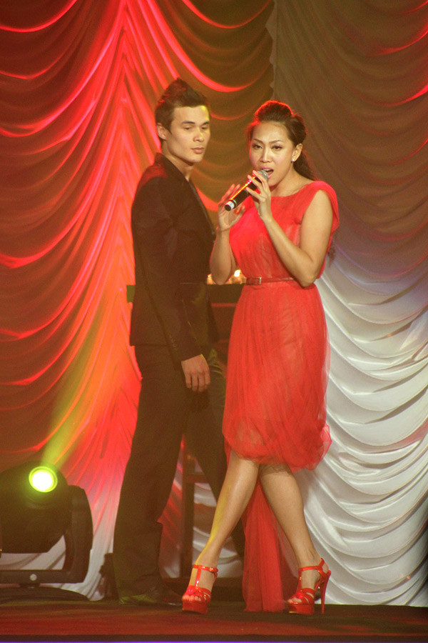 Nguyên Thảo sau hai đêm diễn trong "Không gian âm nhạc" tiếp tục trình diễn trên sân khấu Hà Nội với "Ký ức mùa đông" và "Tình xô mãi đời ta". Nguyên Thảo sau hai đêm diễn trong "Không gian âm nhạc" tiếp tục trình diễn trên sân khấu Hà Nội với "Ký ức mùa đông" và "Tình xô mãi đời ta".