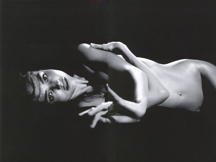 Năm nay 28 tuổi, siêu mẫu người Úc trở thành một "thiên thần" của Victoria's Secret từ giữa năm 2007. Cô cũng là người mẫu đầu tiên của xứ sở Chuột túi trở thành thành viên của hãng nội y lừng danh này. Năm nay 28 tuổi, siêu mẫu người Úc trở thành một "thiên thần" của Victoria's Secret từ giữa năm 2007. Cô cũng là người mẫu đầu tiên của xứ sở Chuột túi trở thành thành viên của hãng nội y lừng danh này.