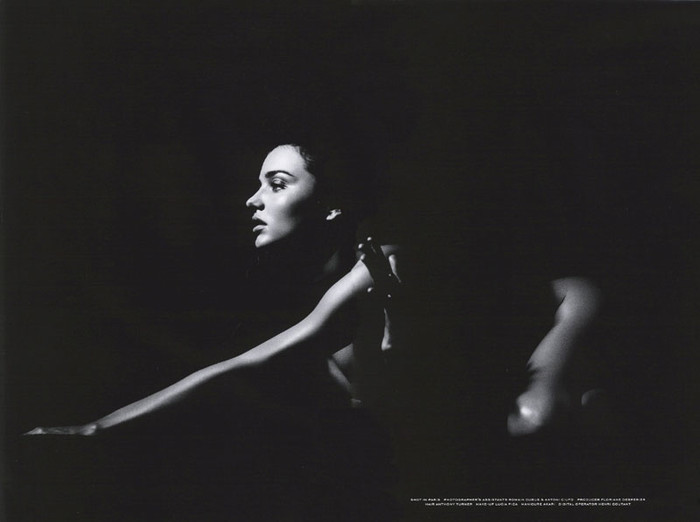 Chỉ chừng 2 tháng sau khi sinh hạ nhóc tỳ Flynn hồi đầu năm nay, Miranda Kerr đã lấy lại vóc dáng tuyệt đẹp của mình nhờ chế độ sinh hoạt và tập luyện khoa học. Chỉ chừng 2 tháng sau khi sinh hạ nhóc tỳ Flynn hồi đầu năm nay, Miranda Kerr đã lấy lại vóc dáng tuyệt đẹp của mình nhờ chế độ sinh hoạt và tập luyện khoa học.