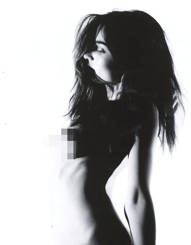 Trong bộ ảnh này, qua ống kính của Willy Vanderperre, Miranda Kerr đã thể hiện được vẻ đẹp tuyệt mỹ của người phụ nữ được tạo hóa ban tặng cho mà không hề gợi cảm giác tục tĩu. Trong bộ ảnh này, qua ống kính của Willy Vanderperre, Miranda Kerr đã thể hiện được vẻ đẹp tuyệt mỹ của người phụ nữ được tạo hóa ban tặng cho mà không hề gợi cảm giác tục tĩu.