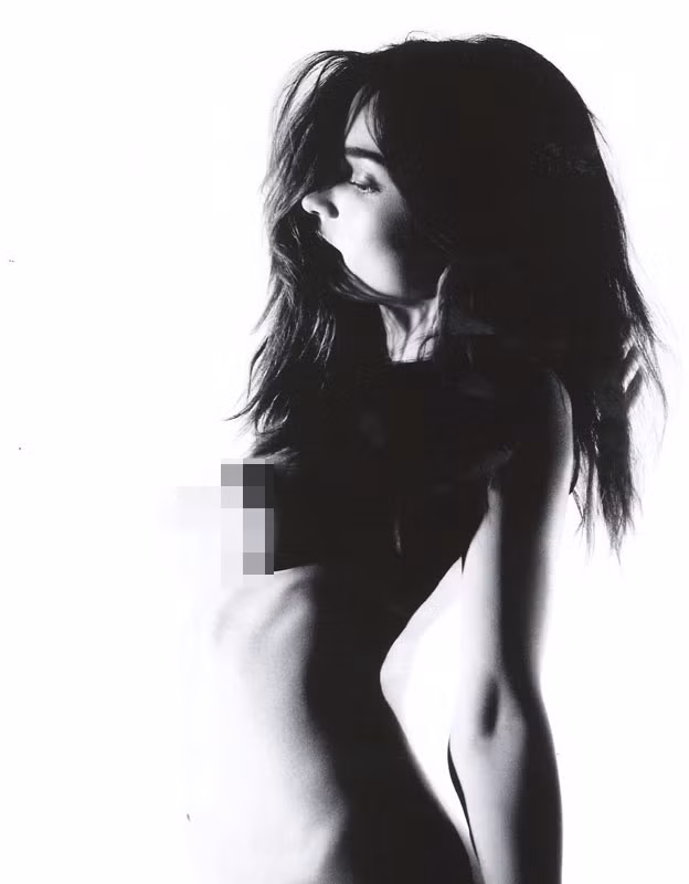 Trong bộ ảnh này, qua ống kính của Willy Vanderperre, Miranda Kerr đã thể hiện được vẻ đẹp tuyệt mỹ của người phụ nữ được tạo hóa ban tặng cho mà không hề gợi cảm giác tục tĩu. Trong bộ ảnh này, qua ống kính của Willy Vanderperre, Miranda Kerr đã thể hiện được vẻ đẹp tuyệt mỹ của người phụ nữ được tạo hóa ban tặng cho mà không hề gợi cảm giác tục tĩu.