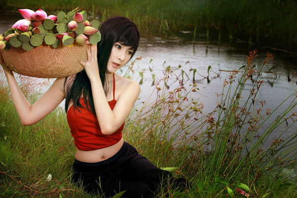 Phương Trinh cũng lấn sân sang lĩnh vực ca hát, tuy nhiên, chất giọng còn hạn chế khiến cô không nhận được nhiều sự kỳ vọng từ người nghe.