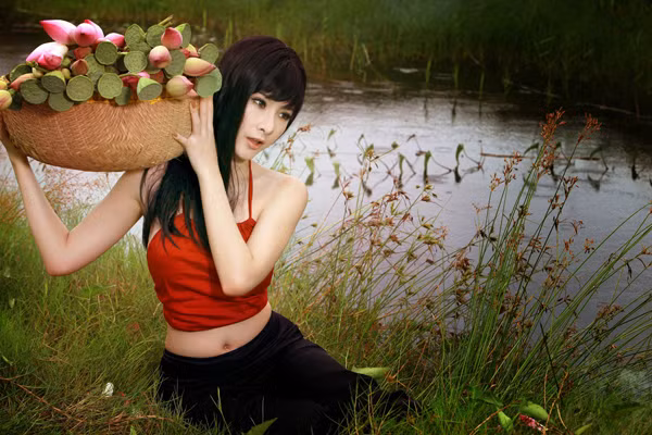 Phương Trinh cũng lấn sân sang lĩnh vực ca hát, tuy nhiên, chất giọng còn hạn chế khiến cô không nhận được nhiều sự kỳ vọng từ người nghe.