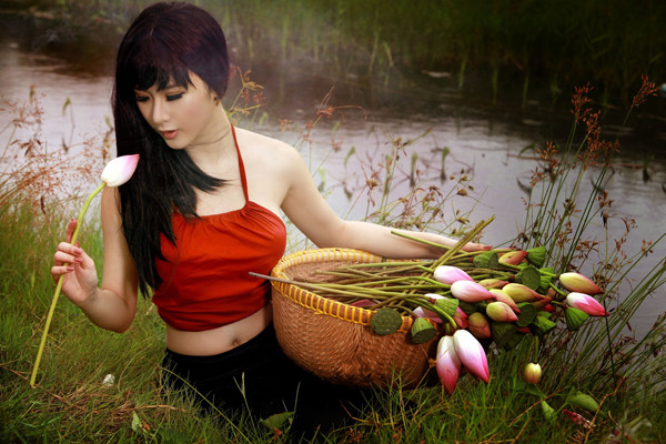 Bộ ảnh được thực hiện bởi stylist Thế Tài với chuyên gia trang điểm Bim.