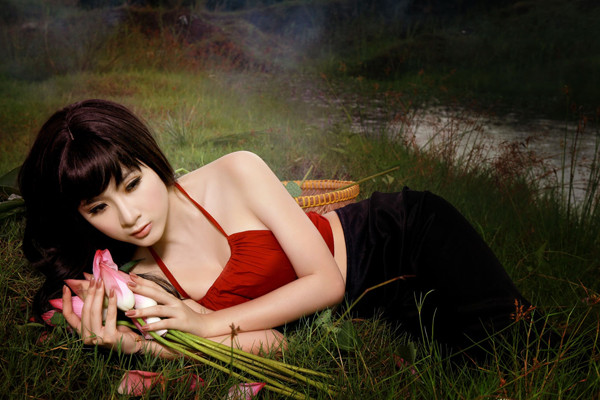 Với tuyên bố xây dựng hình ảnh theo phong cách sexy, khán giả hầu như không còn nhìn thấy nét ngây thơ, trong trẻo của "bà mẹ nhí", thay vào đó là một hot girl khá nổi loạn với những hành động, phát ngôn gây sốc.