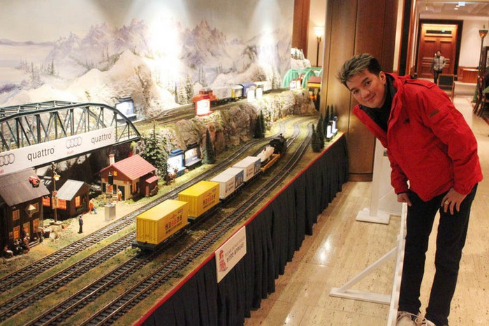 Trông Mr Đàm thật trẻ trung, khó ai nghĩ rằng anh đã… 40 tuổi. Trông Mr Đàm thật trẻ trung, khó ai nghĩ rằng anh đã… 40 tuổi.