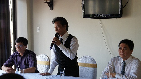 Chế Linh trong buổi họp báo công bố liveshow ngày 19/11 ở TP.HCM. Nhưng thực tế liveshow này không hề được cấp phép. Chế Linh trong buổi họp báo công bố liveshow ngày 19/11 ở TP.HCM. Nhưng thực tế liveshow này không hề được cấp phép.