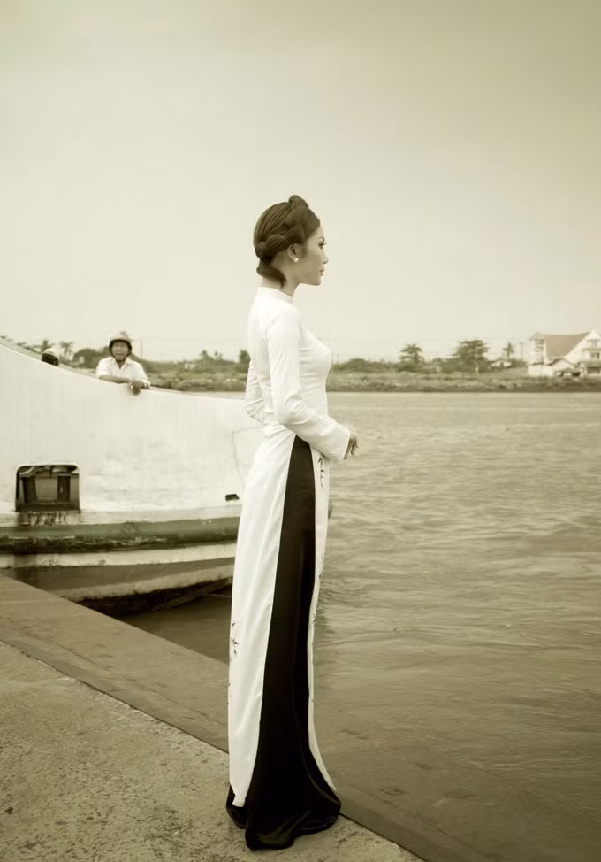 Bến phà Thủ Thiêm già cỗi, ngập tràn những kỷ niệm của người dân thành phố bao thế hệ sẽ lùi vào dĩ vãng. Bến phà Thủ Thiêm già cỗi, ngập tràn những kỷ niệm của người dân thành phố bao thế hệ sẽ lùi vào dĩ vãng.