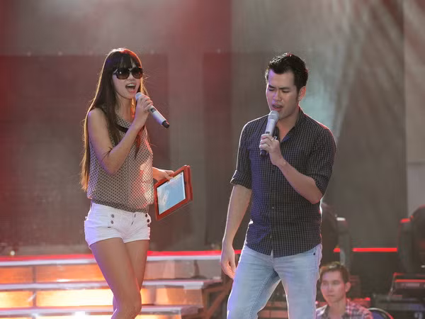 ... Hà Anh – Hồ Trung Dũng. Tối nay, cùng với các cặp đôi còn lại, họ sẽ có những món quà độc đáo gửi tặng khán giả. ... Hà Anh – Hồ Trung Dũng. Tối nay, cùng với các cặp đôi còn lại, họ sẽ có những món quà độc đáo gửi tặng khán giả.