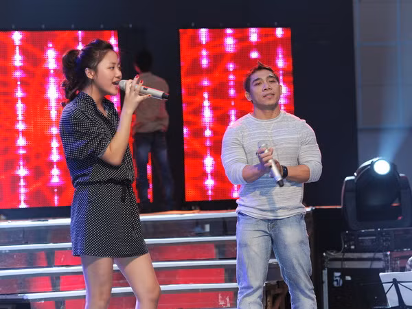 Xuất hiện một số cặp đôi bị loại từ những tuần trước đó như: cặp của Phạm Văn Mách – Văn Mai Hương... Xuất hiện một số cặp đôi bị loại từ những tuần trước đó như: cặp của Phạm Văn Mách – Văn Mai Hương...