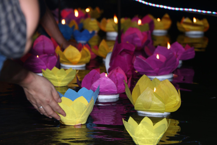 Đèn hoa đăng mang theo ước nguyện về một mùa Vu Lan an lành, ấm áp, thắp sáng những giá trị tinh thần, tâm linh, cầu nguyện cho quốc thái, dân an, gia đình an tọa,…. Ảnh: B.L Đèn hoa đăng mang theo ước nguyện về một mùa Vu Lan an lành, ấm áp, thắp sáng những giá trị tinh thần, tâm linh, cầu nguyện cho quốc thái, dân an, gia đình an tọa,…. Ảnh: B.L