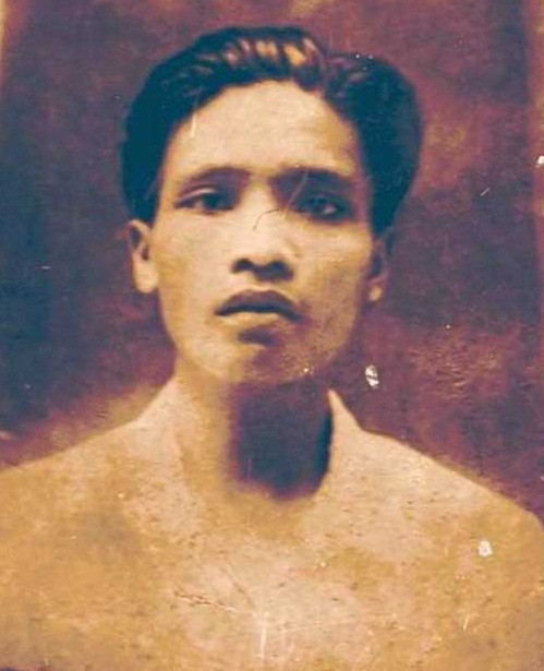 Ông là giáo sư, nhà giáo, nhà văn, nhà phê bình văn họcViệt Nam; và nguyên là Bộ trưởng Bộ Giáo dục, Viện trưởng đầu tiên của Viện Văn học Việt Nam. >>Chùm ảnh: Bộ trưởng Phạm Vũ Luận thăm Lớp học Hy vọng >>Những hình ảnh xúc động về "lớp học tật nguyền" của bà lão 80 tuổi >>NHỮNG BỨC ẢNH ĐEN TRẮNG QUÝ HIẾM VỀ HỌC SINH THỜI CHIẾN >>Chùm ảnh: Bộ trưởng Phạm Vũ Luận đánh trống khai giảng năm học mới >>Phát sốt vì 4 nữ giáo viên xinh đẹp >>Hoa khôi ĐH Thương Mại 2012 duyên dáng áo dài Ông là giáo sư, nhà giáo, nhà văn, nhà phê bình văn họcViệt Nam; và nguyên là Bộ trưởng Bộ Giáo dục, Viện trưởng đầu tiên của Viện Văn học Việt Nam. >>Chùm ảnh: Bộ trưởng Phạm Vũ Luận thăm Lớp học Hy vọng >>Những hình ảnh xúc động về "lớp học tật nguyền" của bà lão 80 tuổi >>NHỮNG BỨC ẢNH ĐEN TRẮNG QUÝ HIẾM VỀ HỌC SINH THỜI CHIẾN >>Chùm ảnh: Bộ trưởng Phạm Vũ Luận đánh trống khai giảng năm học mới >>Phát sốt vì 4 nữ giáo viên xinh đẹp >>Hoa khôi ĐH Thương Mại 2012 duyên dáng áo dài