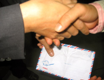 Doanh nghiệp luôn mang sẵn tâm lý phong bì