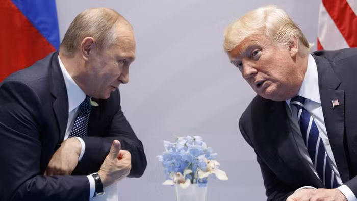 Tổng thống Nga Vladimir Putin và Tổng thống Mỹ Donald Trump bên lề hội nghị thượng đỉnh G-20, ảnh: The Hindustan.