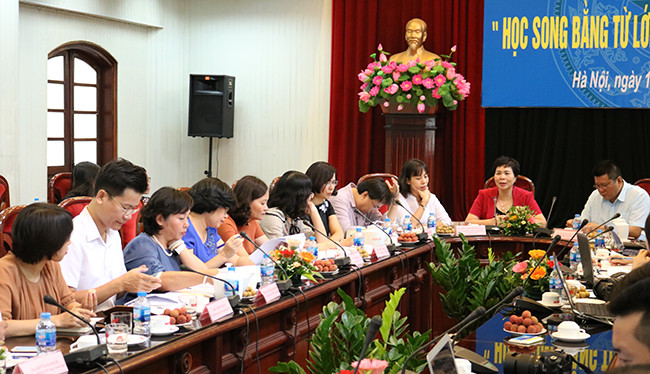 Sở Giáo dục và Đào tạo Hà Nội đứng ra tổ chức cho các trường công lập liên kết với nước ngoài triển khai dịch vụ có thu phí dù với bất kỳ tên gọi nào, cũng không được pháp luật cho phép. Ảnh minh họa: Báo Nhân Dân. Sở Giáo dục và Đào tạo Hà Nội đứng ra tổ chức cho các trường công lập liên kết với nước ngoài triển khai dịch vụ có thu phí dù với bất kỳ tên gọi nào, cũng không được pháp luật cho phép. Ảnh minh họa: Báo Nhân Dân.