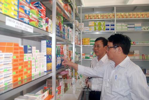 Giám sát, kiểm tra chất lượng thuốc, giá thuốc. ảnh minh họa: TTXVN.