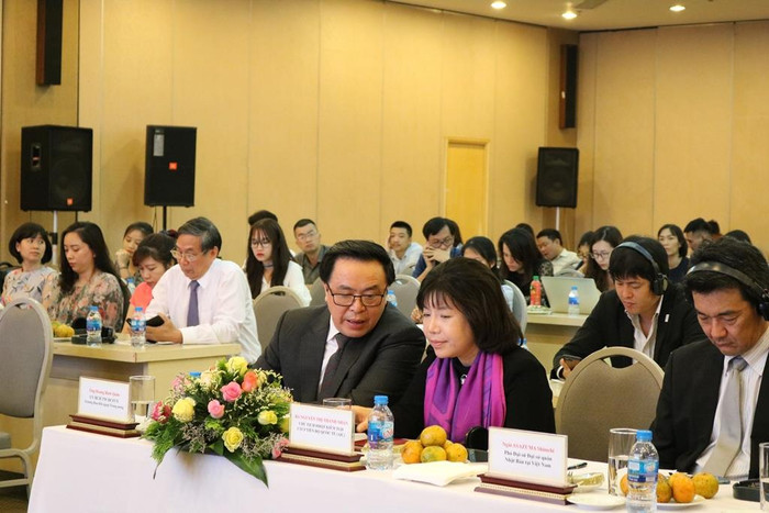 Ông Hoàng Bình Quân - Ủy viên Trung ương Đảng, Trưởng Ban Đối ngoại Trung ương Đảng trao đổi cùng Tiến sĩ, Viện sĩ Nguyễn Thị Thanh Nhàn – Chủ tịch Hội đồng quản trị kiêm Tổng giám đốc AIC Group. Ảnh: Đỗ Thơm Ông Hoàng Bình Quân - Ủy viên Trung ương Đảng, Trưởng Ban Đối ngoại Trung ương Đảng trao đổi cùng Tiến sĩ, Viện sĩ Nguyễn Thị Thanh Nhàn – Chủ tịch Hội đồng quản trị kiêm Tổng giám đốc AIC Group. Ảnh: Đỗ Thơm