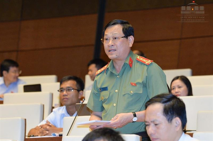 Đại biểu Nguyễn Hữu Cầu ủng hộ việc mở rộng hình thức tố cáo. (Ảnh: Quochoi.vn) Đại biểu Nguyễn Hữu Cầu ủng hộ việc mở rộng hình thức tố cáo. (Ảnh: Quochoi.vn)