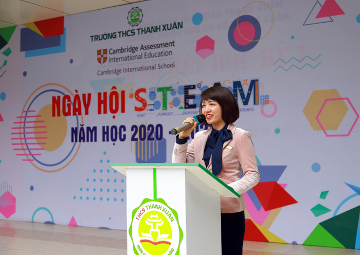 cô Ngô Thị Diệp Lan – Hiệu trưởng Trường Trung học cơ sở Thanh Xuân phát biểu. cô Ngô Thị Diệp Lan – Hiệu trưởng Trường Trung học cơ sở Thanh Xuân phát biểu.