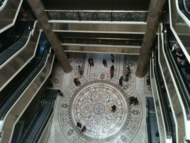 Tràng Tiền Plaza nhìn từ trên cao khi mất điện. Tràng Tiền Plaza nhìn từ trên cao khi mất điện.