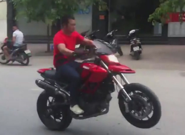 Một màn bốc đầu. Một màn bốc đầu.