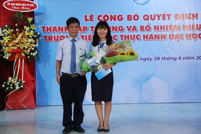 Trường đại học tuyển sinh lớp 1, Luật Giáo dục đang thua lệ Sài Gòn? Trường đại học tuyển sinh lớp 1, Luật Giáo dục đang thua lệ Sài Gòn?