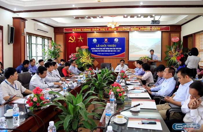 Công bố quyết định thành lập Trường Trung học phổ thông Khoa học Giáo dục ngày 10/5/2016, ảnh minh họa: Xuân Trung / giaoduc.net.vn. Công bố quyết định thành lập Trường Trung học phổ thông Khoa học Giáo dục ngày 10/5/2016, ảnh minh họa: Xuân Trung / giaoduc.net.vn.