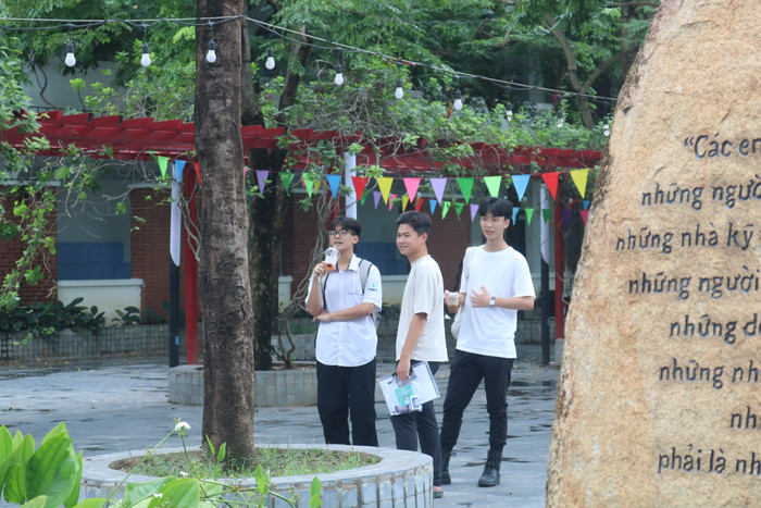Thí sinh Hà Nội tham dự kỳ thi tốt nghiệp trung học phổ thông 2024. Ảnh: Doãn Nhàn GDVN-thpt-2024 (1).jpg