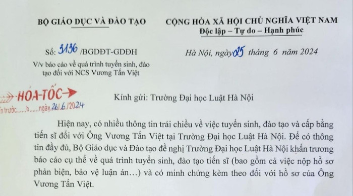 Công văn hỏa tốc của Bộ Giáo dục và Đào tạo gửi Trường Đại học Luật Hà Nội yêu cầu báo cáo về quá trình tuyển sinh, đào tạo với nghiên cứu sinh Vương Tấn Việt. Ảnh chụp màn hình 448563456_1173725406995746_8477955641916559505_n.jpg