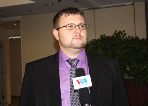 Chuyên gia Gregory Poling từ trung tâm CSIS, ảnh: VOV. Chuyên gia Gregory Poling từ trung tâm CSIS, ảnh: VOV.