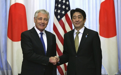 Bộ trưởng Quốc phòng Mỹ Chuck Hagel và Thủ tướng Nhật Bản Shinzo Abe. Bộ trưởng Quốc phòng Mỹ Chuck Hagel và Thủ tướng Nhật Bản Shinzo Abe.