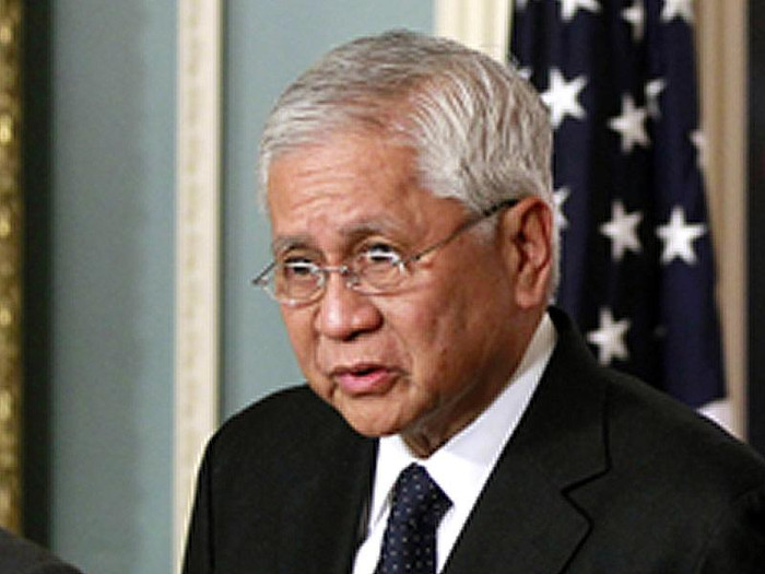 Ngoại trưởng Philippines Albert del Rosario. Ngoại trưởng Philippines Albert del Rosario.