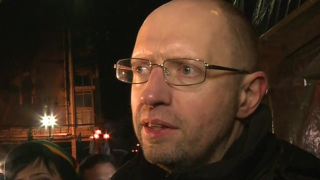Quyền Thủ tướng Ukraine Arseniy Yatsenyuk đã đến Donetsk ngày hôm qua. Quyền Thủ tướng Ukraine Arseniy Yatsenyuk đã đến Donetsk ngày hôm qua.