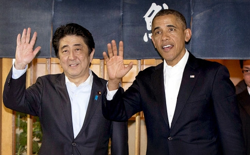 Tổng thống Mỹ Obama và Thủ tướng Nhật Bản Shinzo Abe tại Tokyo. Tổng thống Mỹ Obama và Thủ tướng Nhật Bản Shinzo Abe tại Tokyo.