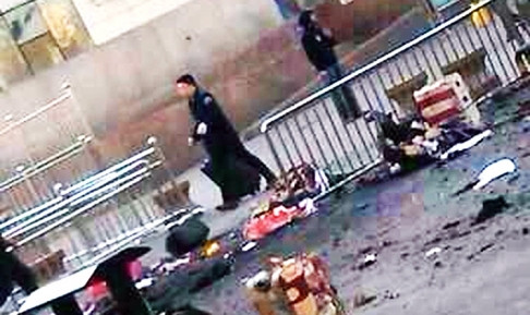 Nguyên nhân vụ nổ đang được điều tra, con số thương vong cụ thể vẫn chưa được thông báo chính thức. Nguyên nhân vụ nổ đang được điều tra, con số thương vong cụ thể vẫn chưa được thông báo chính thức.