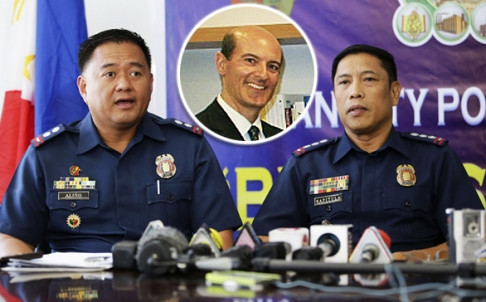 Đại sứ Ý tại Turkmenistan (giữa) bị bắt tại Philippines vì tội lạm dụng trẻ em.