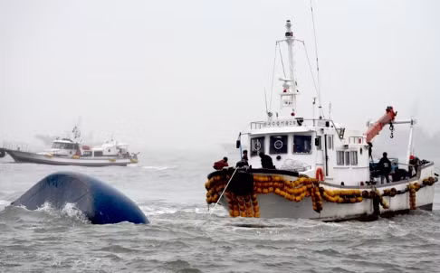 Các phương tiện, lực lượng cứu hộ Hàn Quốc đã bỏ qua khoảng thời gian quan trọng nhất để cứu những người sống sót?