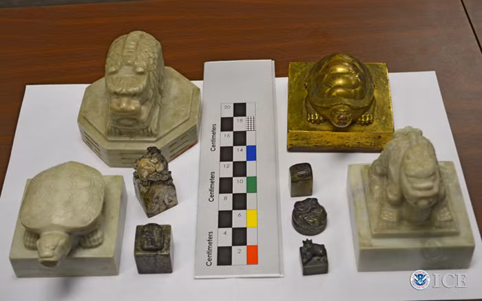 Các ấn tín, bảo vật của triều đình Triều Tiên đã được Mỹ trao trả cho Hàn Quốc. Các ấn tín, bảo vật của triều đình Triều Tiên đã được Mỹ trao trả cho Hàn Quốc.