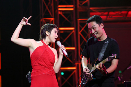 Những cặp vợ chồng hạnh phúc nhất showbiz Việt ảnh 3