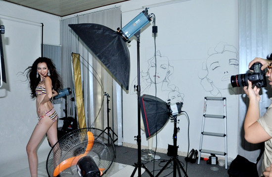 Đây chưa phải là trang phục bikini chính thức của cô. Trang phục áo tắm của Trúc Diễm năm nay được nhà thiết kế Tiến Lợi thực hiện riêng. Bộ trang phục này sẽ được trình làng trong buổi chụp ảnh của cô ở Trung Quốc. Đây chưa phải là trang phục bikini chính thức của cô. Trang phục áo tắm của Trúc Diễm năm nay được nhà thiết kế Tiến Lợi thực hiện riêng. Bộ trang phục này sẽ được trình làng trong buổi chụp ảnh của cô ở Trung Quốc.