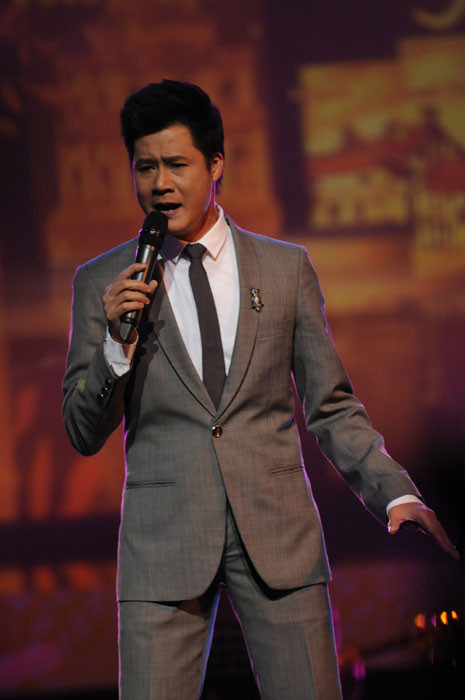 Quang Dũng xuất hiện trong vai trò ca sỹ. Sự xuất hiện của hai người trong cùng một đêm nhạc khẳng định mối quan hệ của họ tốt đẹp chứ không như nhiều người vẫn nghĩ Quang Dũng xuất hiện trong vai trò ca sỹ. Sự xuất hiện của hai người trong cùng một đêm nhạc khẳng định mối quan hệ của họ tốt đẹp chứ không như nhiều người vẫn nghĩ